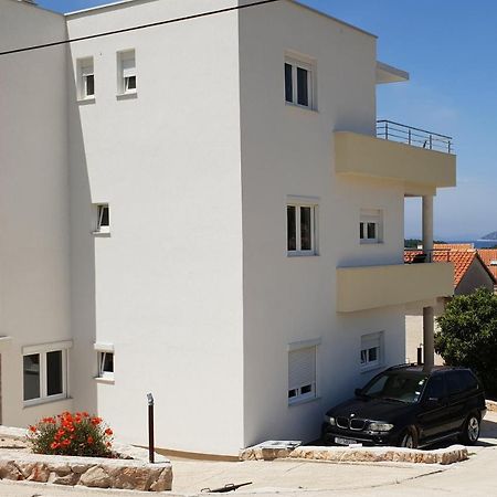 Apartments By The Sea Bilo, Primosten - 14601 Eksteriør billede
